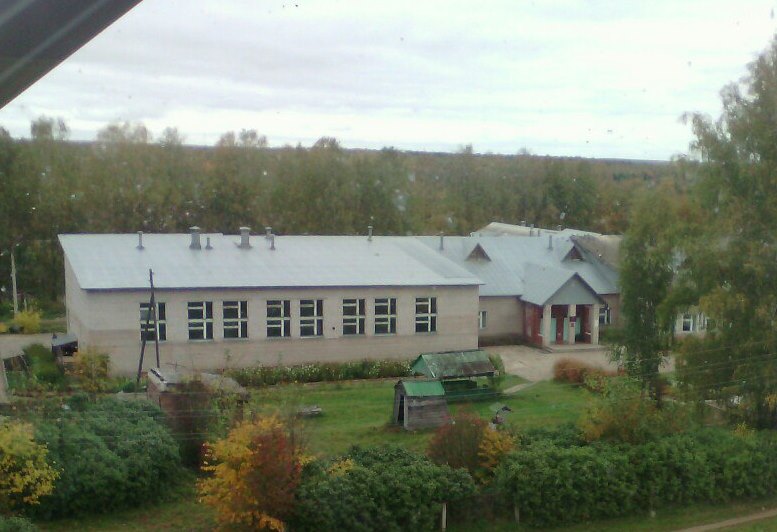Школа, вид из храма